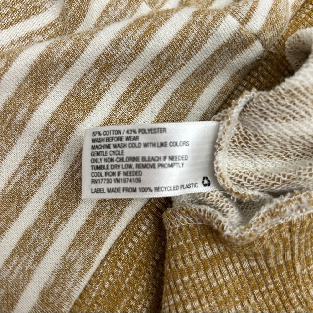 Universal Thread Striped Short Sleeve Knit Top - Picture 4 of 6